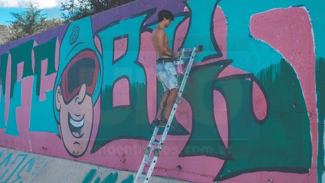 Fiesta de Disfraces: disfraces en los comercios y mural para recibir a los visitantes