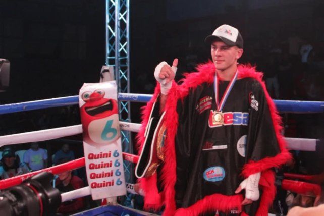 Alan Crenz ganó y retuvo el título mundial juvenil OMB