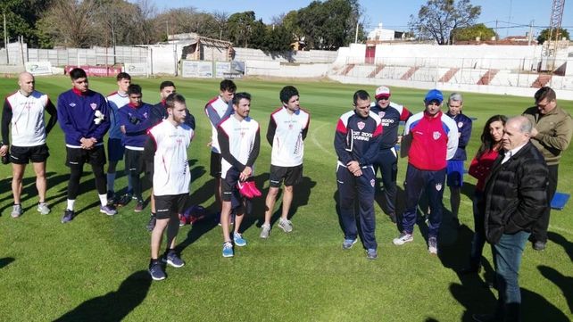 Atlético Paraná puso primera de cara al Federal A