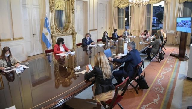 Reunión cumbre. “No es igual. Es casi una nueva pandemia”