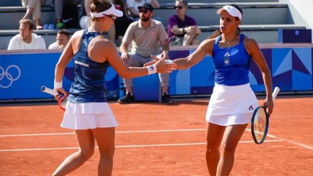 Podoroska y Carlé intentarán llegar lejos en los Juegos Olímpicos. Ganaron y este martes van por los cuartos de final.