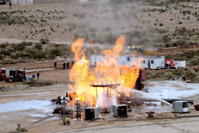Finalmente expertos lograron extinguir el incendio en el pozo de gas de Neuquén