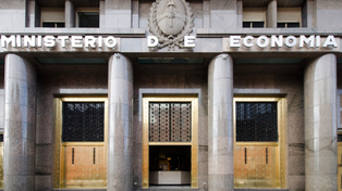 El gobierno anunció que mantuvo el superávit fiscal en mayo