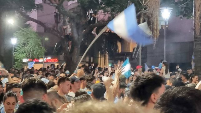 Argentina jugará la final de la Copa Mundial y despertó la euforia de los santafesinos