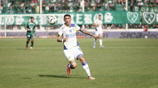 Di María atento a la pelota en el triunfo de Central ante Sarmiento en Junín.&nbsp;