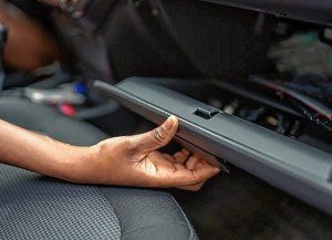 Vacaciones: cinco documentos imprescindibles para llevar en la guantera a la hora de viajar en auto
