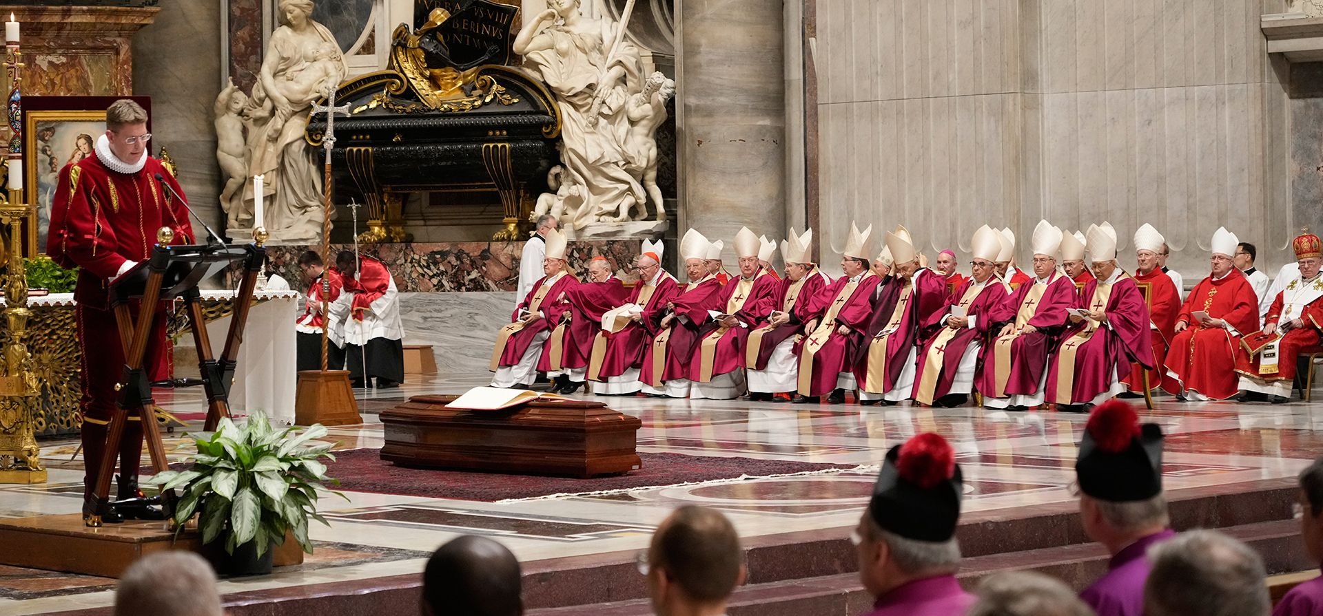 Vista del funeral del difunto cardenal Emil Paul Tscherrig en la Basílica de San Pedro en el Vaticano, el viernes 15 de mayo de 2026. (Foto AP/Gregorio Borgia)