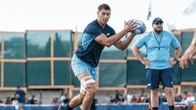 El tercera línea mendocino de Los Pumas Juan Martín González es observado atentamente por el Dogo Bordoy. El tercera línea mendocino de Los Pumas Juan Martín González es observado atentamente por el Dogo Bordoy.