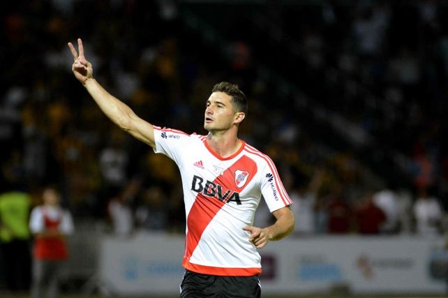 El delantero Lucas Alario se realizó la revisión médica para irse al Bayer Leverkusen