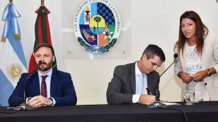 Enrique Cresto y Francisco Azcué hicieron la transición formal del municipio de Concordia