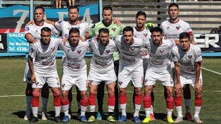 Brown de Adrogué goleó 3-0 a Almagro para quedar como escolta del líder de Primera Nacional, Belgrano.