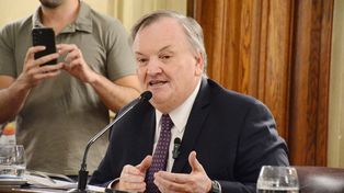 La iniciativa sobre las facturas de la EPE es del senador radical Felipe Michlig.