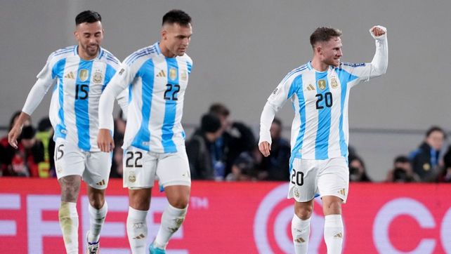 Lautaro Martínez y Alexis Mac Allister se encuentran en la nómina de 30 futbolistas candidatos al Balón de Oro.