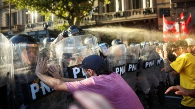 Organizaciones sociales marcharán este viernes desde Plaza 1 de Mayo hasta plaza Mansilla en Paraná contra la Ley Ómnibus y en repudio a la represión