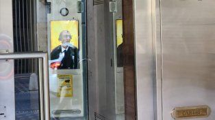 La vigilancia inteligente está en manos de un empleado remoto que se proyecta en un panel antivandálico, las 24 horas. Los encargados chillan: dicen que la nueva tecnología les quita el puesto.