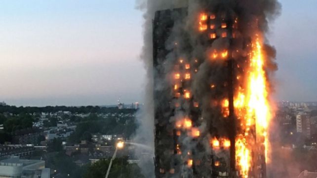 Vi gente con sábanas en las ventanas, contó una testigo del incendio