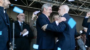 Rodríguez Larreta saludó en el palco al presidente de la Sociedad Rural.