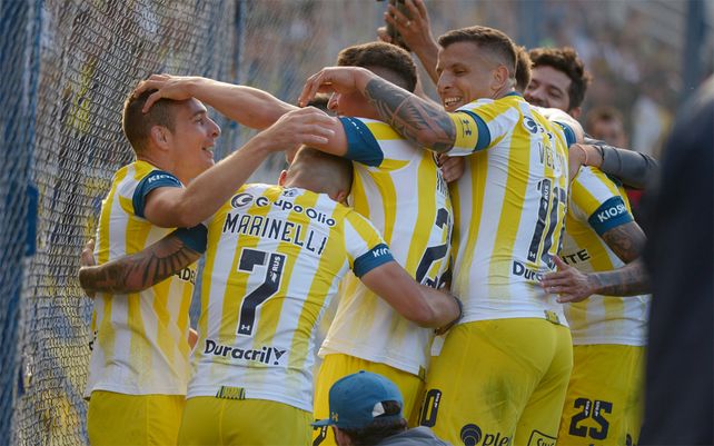 Marco Ruben entró en la historia sagrada de Central. Con sus dos goles
