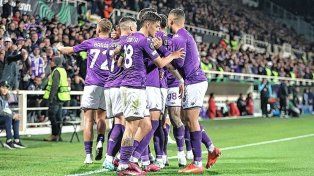 Fiorentina goleó en Turquía y se metió en los cuartos de final de la Conference League.