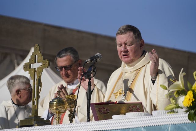 Monseñor Martín y Miroslaw Ademczyk, enviado del Papa, oficiaron la misa. 