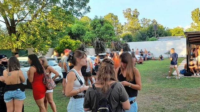 Fiestas privadas ilegales: vecinos de San José del Rincón denuncian descontrol nocturno