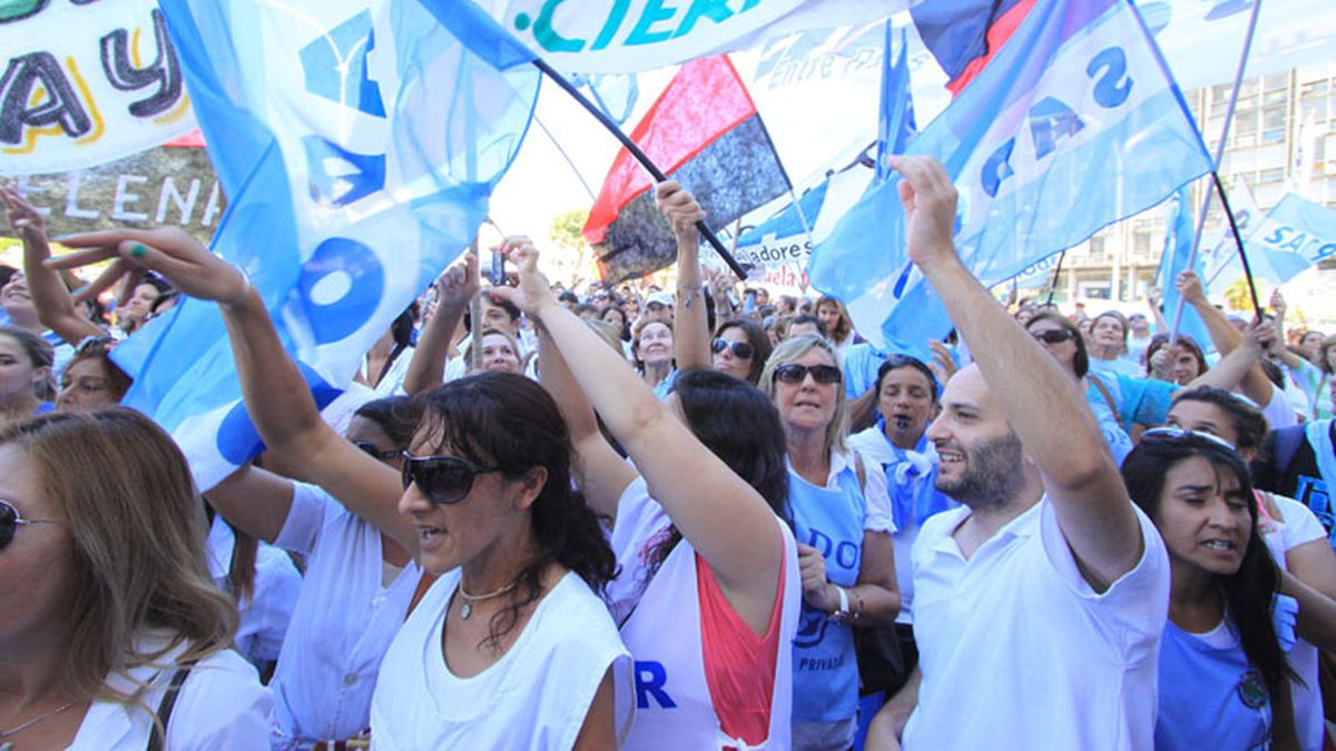 Los docentes paran y se movilizan este lunes