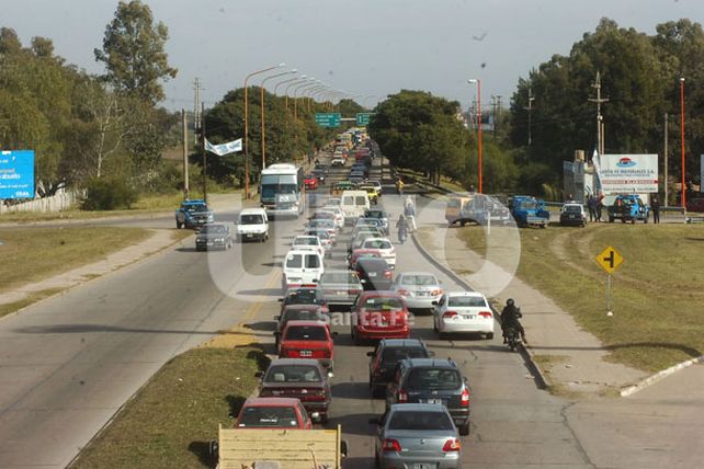Colapsó el Carretero y estallaron las quejas en las redes sociales