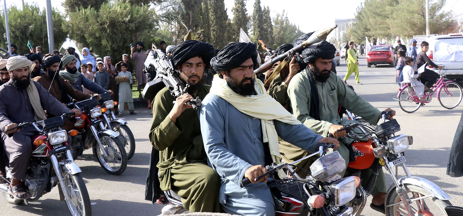 Combatientes talibanes celebran el tercer aniversario de la retirada de las tropas lideradas por Estados Unidos de Afganistán, en Lashkar Gah, provincia de Helmand, suroeste de Afganistán, el miércoles 14 de agosto de 2024. (Foto AP/Abdul Khaliq) Combatientes talibanes celebran el tercer aniversario de la retirada de las tropas lideradas por Estados Unidos de Afganistán, en Lashkar Gah, provincia de Helmand, suroeste de Afganistán, el miércoles 14 de agosto de 2024. (Foto AP/Abdul Khaliq)