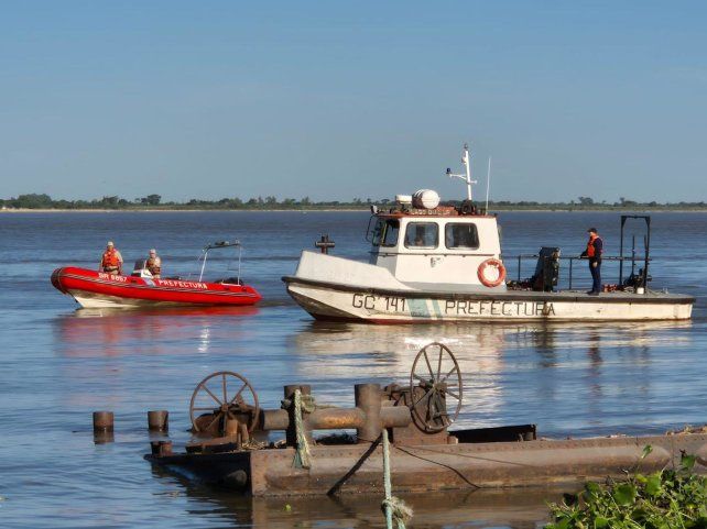 Prefectura buscaba al chico desaparecido en aguas del Paraná.