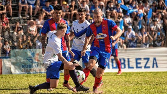 Nobleza juega un partido clave frente a Juventud Unida por el Torneo Alberto Garau. Nobleza juega un partido clave frente a Juventud Unida por el Torneo Alberto Garau.