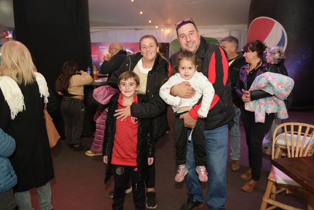 Familia completa en el circo  