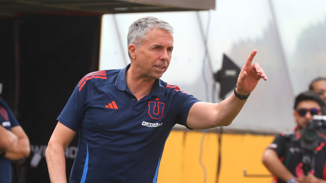 Gustavo Alvarez estuvo hasta fin de 2025 en Universidad de Chile. Newells se fijó en el DT argentino.