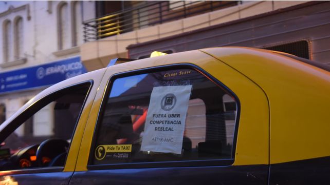 Los taxistas siguen cuestionando el posible desembarco de Uber.