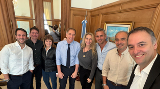 Tras la reunión en la Casa Rosada, Manuel Adorni posó junto a las principales espadas ejecutivas y legislativas de La Libertad Avanza.