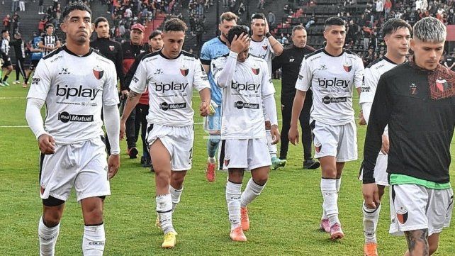 Colón no reacciona, perdió de nuevo contra el último y volvió a irse silbado