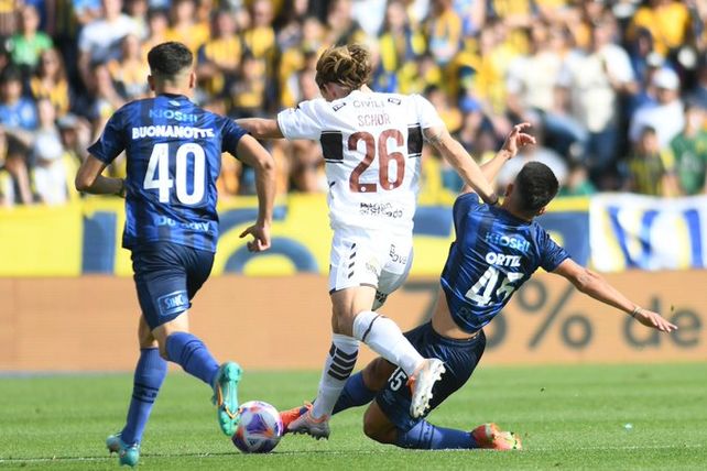Central fue con todo por el triunfo pero no pudo con un hombre de más y fue 1 a 1