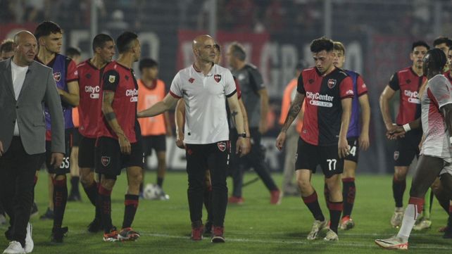 Sebastián Méndez con sus jugadores