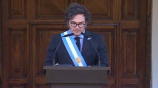 El presidente Javier Milei brindó su discurso en un estrado armado en la puerta del Cabildo de Córdoba.