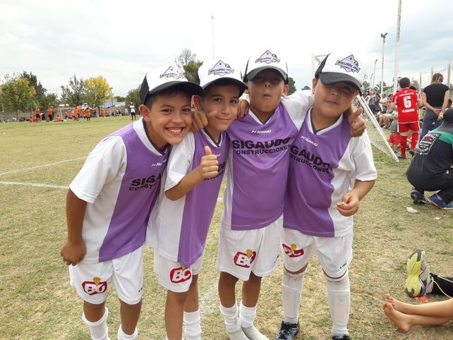 Cientos de chicos disfrutan del fútbol en La Capillita