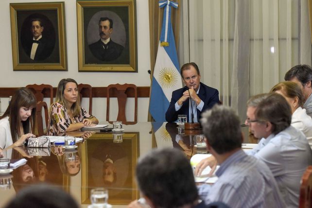 Diseñan políticas para asistir al sector comercial y de servicios