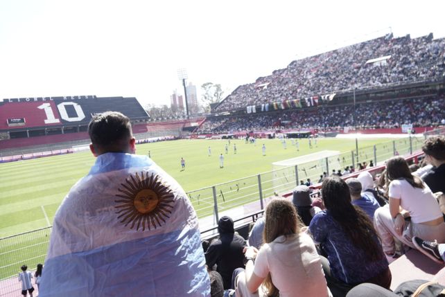 Unas 15 mil personas se acercaron al Coloso para ver a Argentina en los Juegos Suramericanos.