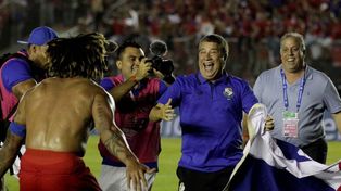 Panamá celebra su llegada al Mundial con un gol que no fue
