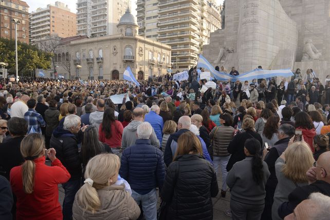Masiva concentración en el Monumento en apoyo a la gestión de Macri