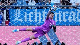 Manchester United viene a la carga por el arquero Leonardo Gil