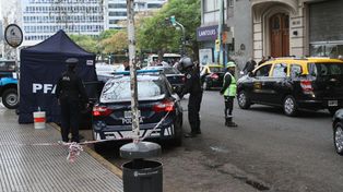 Por accidente una mujer mató a su hija al sacar el auto de un garaje
