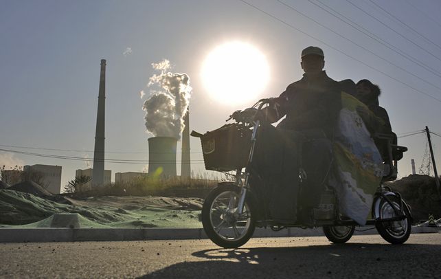 Las industrias contaminantes son una de las principales responsables del efecto invernadero.