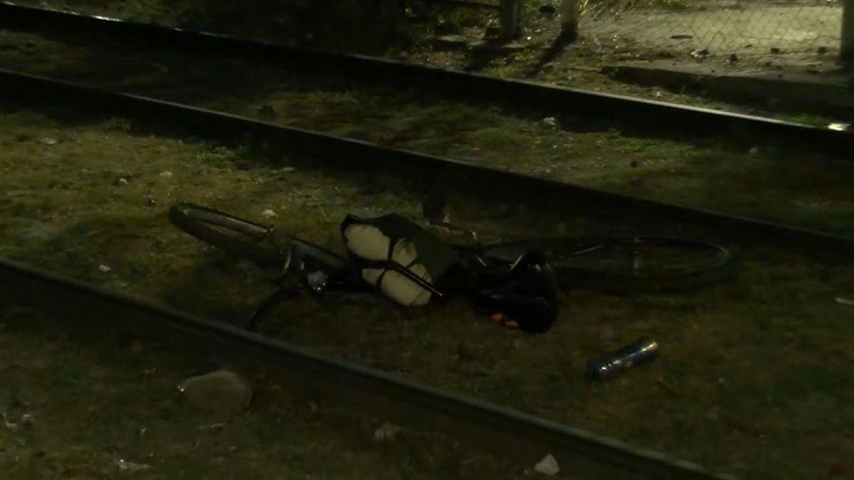 Un ciclista fue arrollado por un tren en Empalme y perdió ambas piernas