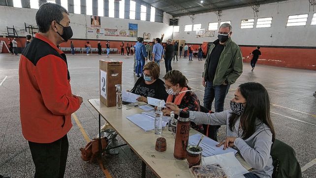 En el gimnasio de Patronato es la votación.