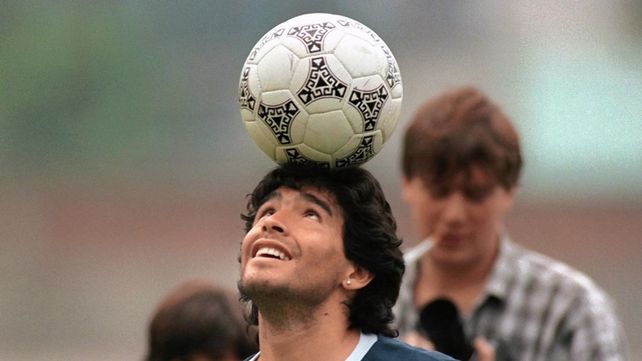 Presentan proyecto para instituir la fecha de nacimiento de Maradona como Día Nacional del Fútbol