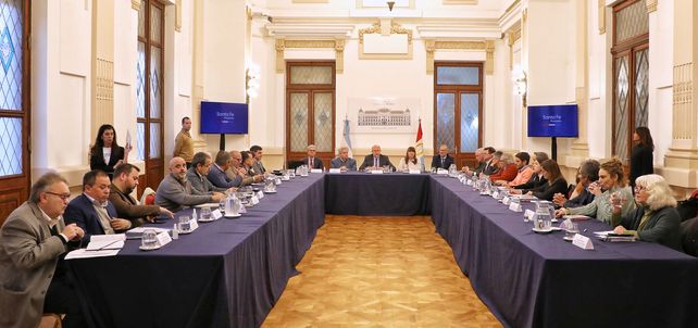 Perotti encabezó sendas convocatorias a senadores y diputados provinciales.